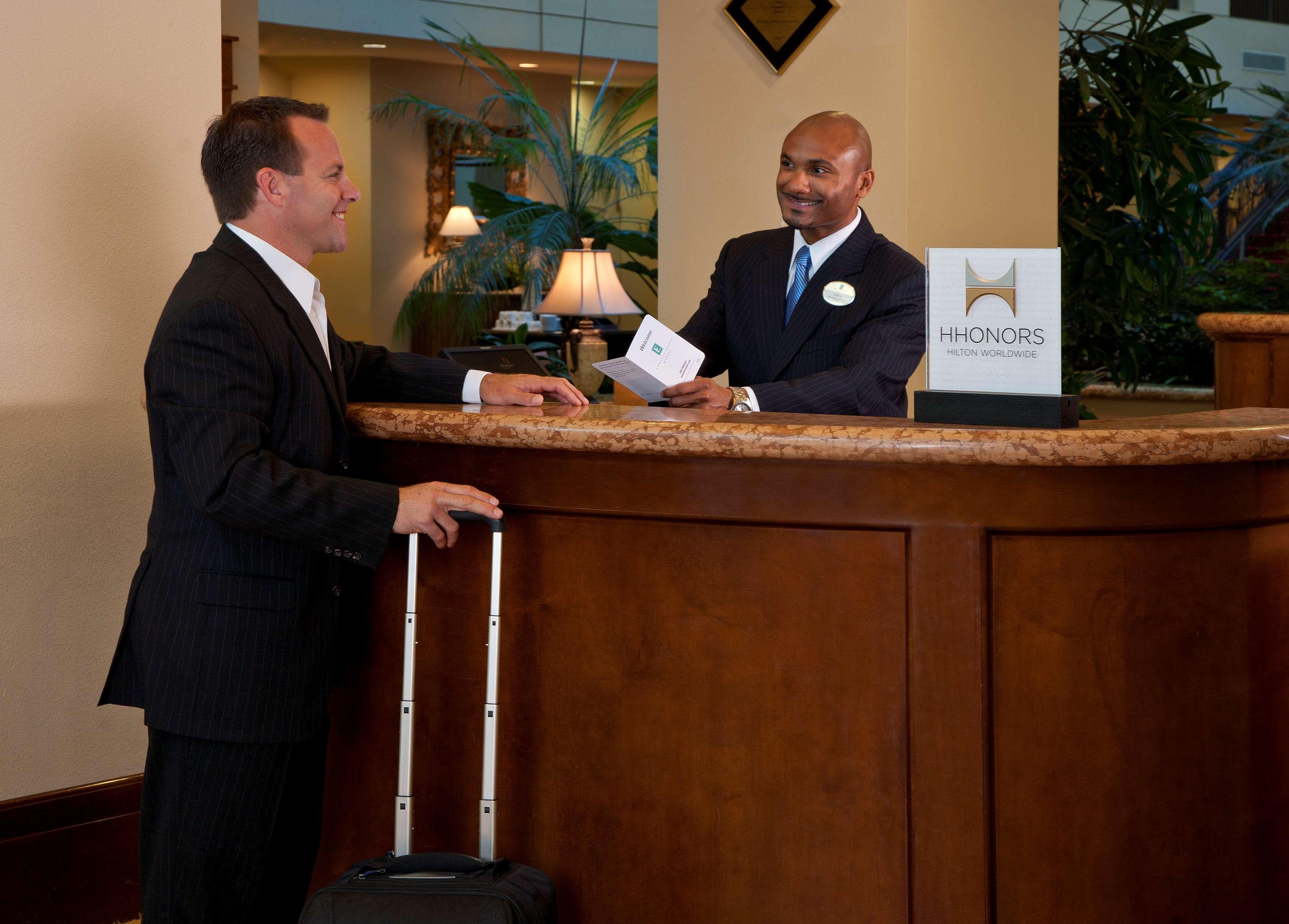 Embassy Suites By Hilton Sacramento Riverfront Promenade Interior photo